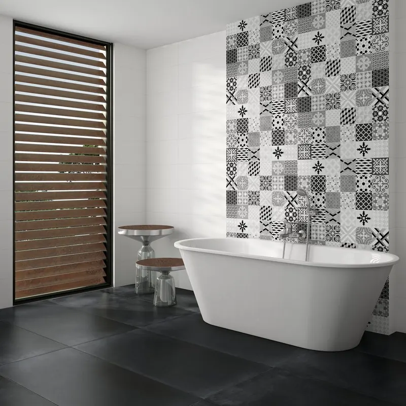 Carrelage à motifs noir et blanc esprit carreaux de ciment, format 25 × 75