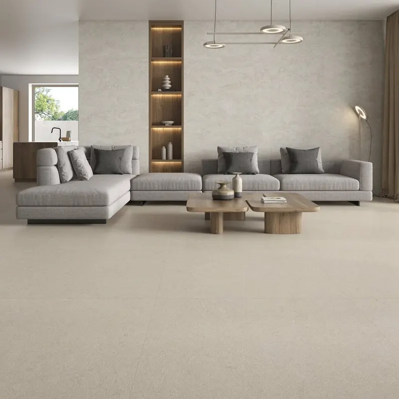 Séjour au sol en grès cérame beige grand format 120 × 120